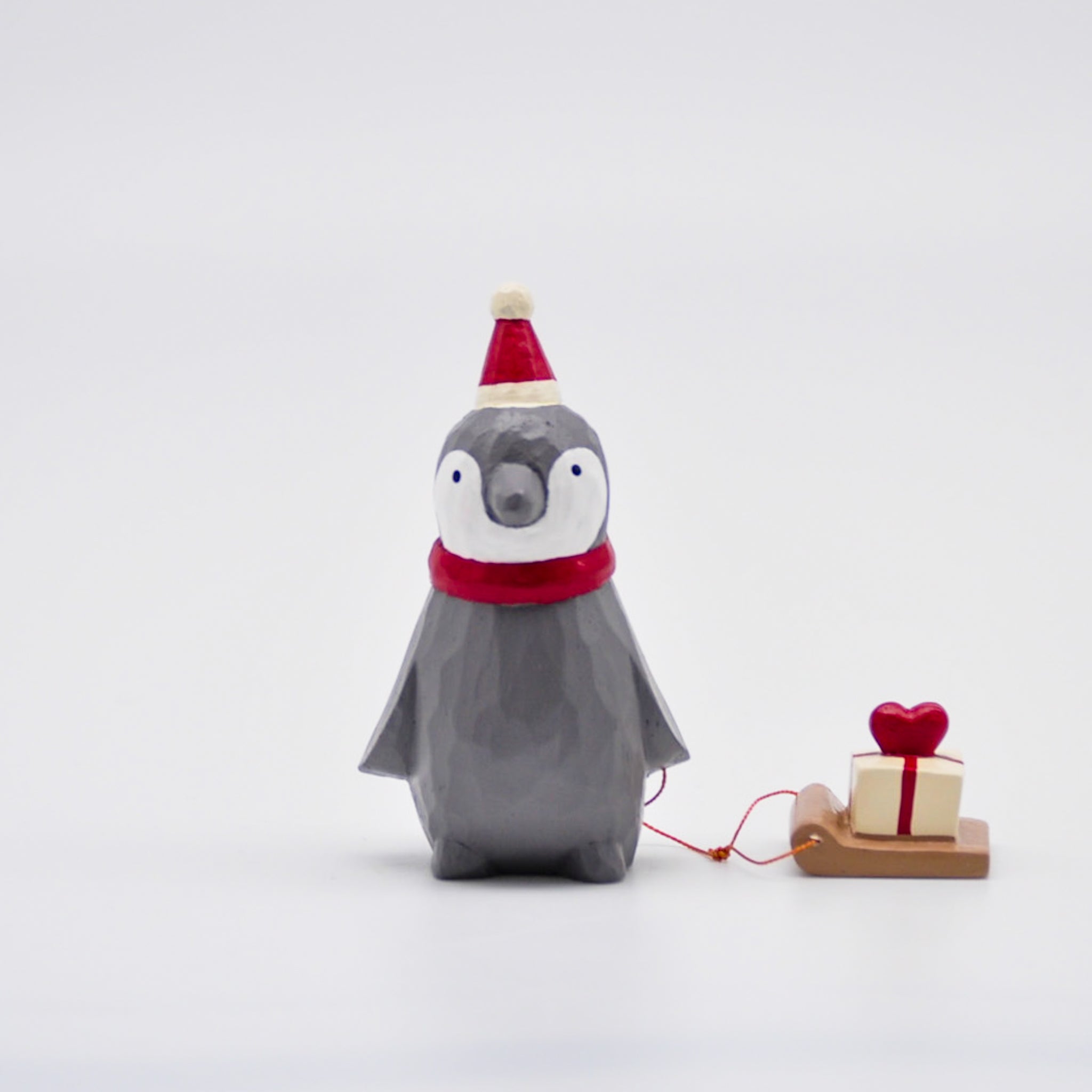 クリスマスペンギンサンタ - ハートプレゼント – GALLERY KACCO