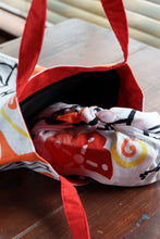 画像をギャラリービューアに読み込む, トートバッグ - 手拭い  踊る狐と猫 -