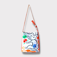 画像をギャラリービューアに読み込む, ショルダーバッグ - 踊る狐と猫 -