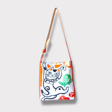 画像をギャラリービューアに読み込む, ショルダーバッグ - 踊る狐と猫 -