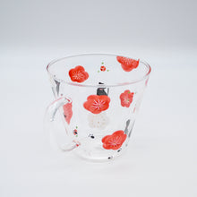 画像をギャラリービューアに読み込む, ガラスマグカップ -  紅白梅と黒猫(耐熱ガラス)