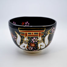 画像をギャラリービューアに読み込む, .キツネ抹茶碗  - 桜と鳥居 -(黒)