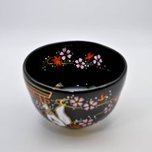 画像をギャラリービューアに読み込む, .キツネ抹茶碗  - 桜と鳥居 -(黒)