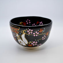 画像をギャラリービューアに読み込む, .キツネ抹茶碗  - 桜と鳥居 -(黒)