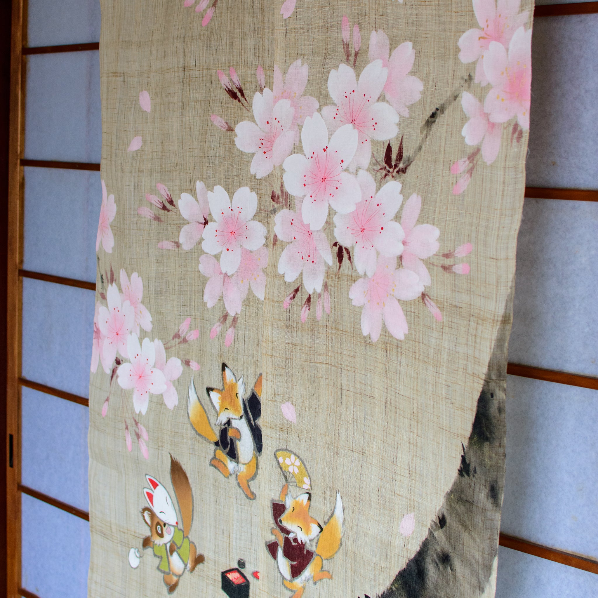 のれん 狐と狸のお花見 – GALLERY KACCO