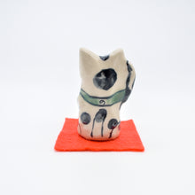 画像をギャラリービューアに読み込む, .陶人形 - 招き猫 -
